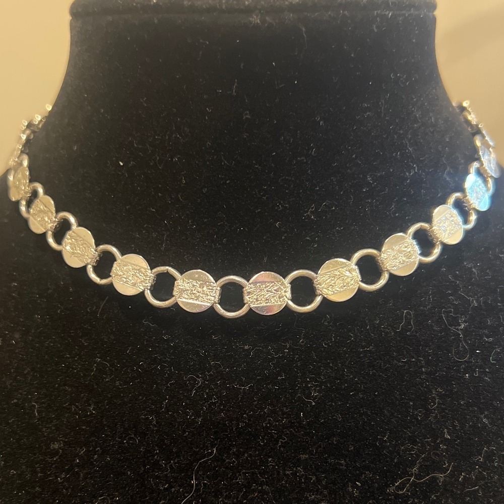 Vtg Sarah Coventry Silver Tone Young and Gay Textured Disc Link Necklace 15"